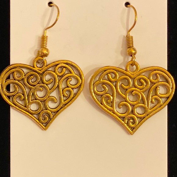 Beautiful heart earrings!! - Picture 1 of 4